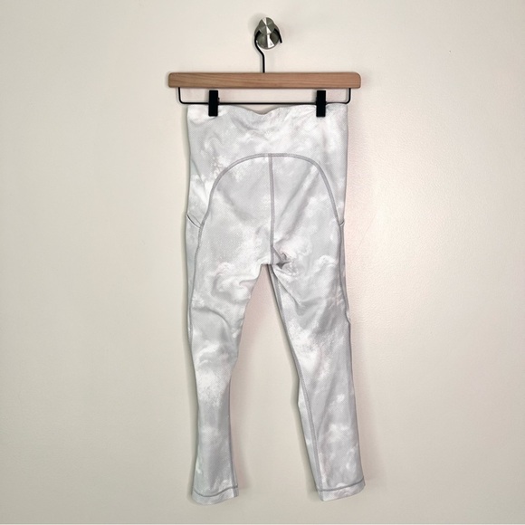 ATHLETA Ultimate Stash Pocket Printed Capri - Picture 12 of 13